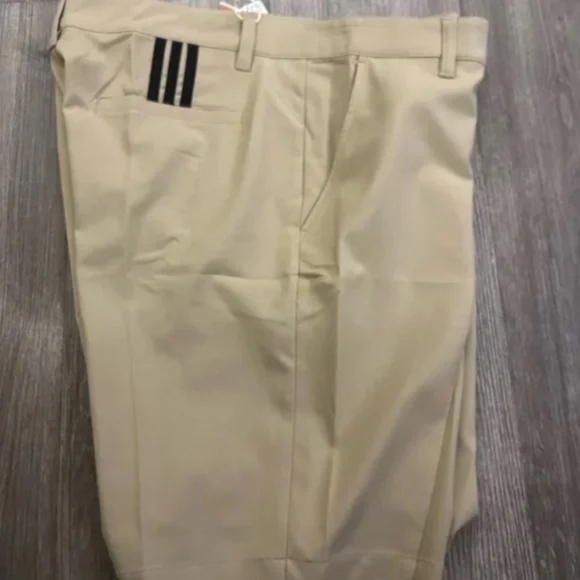 Adidas golf Shorts tan with black New with tags size 32 - Picture 1 of 4